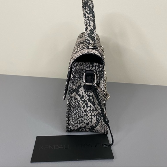 NWT Kendall + Kylie Snake Skin Print Grey Cross Body Purse - Picture 5 of 16
